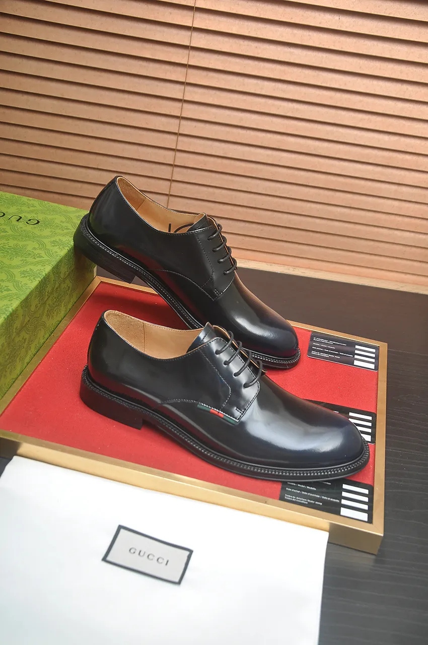Men's shoes💰500💶Italy's top luxury men's shoe giant (GUCCI) (Gucci) (full cowhide lining) new arrival🍃Original European style🔰 Pleasant to the eye😍In order to make the shoes more durable and non-deformable🌀The production continues to follow traditional methods but there is still no lack of innovation💪Choose original sheepskin for the leather♻️ Smooth and natural And extra bright ⭐Made of imported cowhide, the first choice of rich people 38-45 (45 customized)